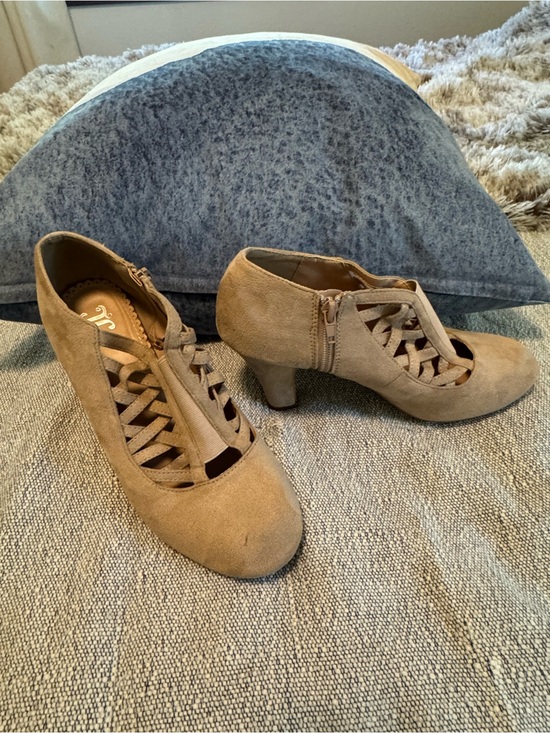 Tg Shoes - Beige Faux Suede Heeled Booties